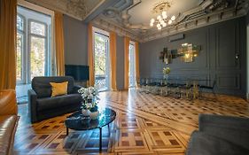 You Stylish City Center Apartments